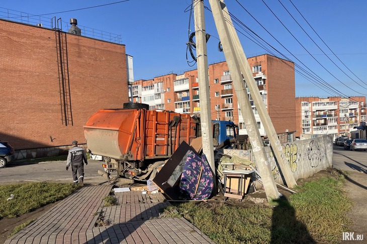 В одну машину вмещается около шести тонн отходов