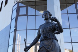 Статуя Фемиды. Фото ЗАО УК «ВостСибСтрой»