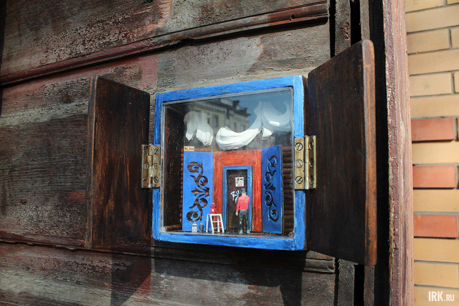 Миниатюра «А что за дверью?»