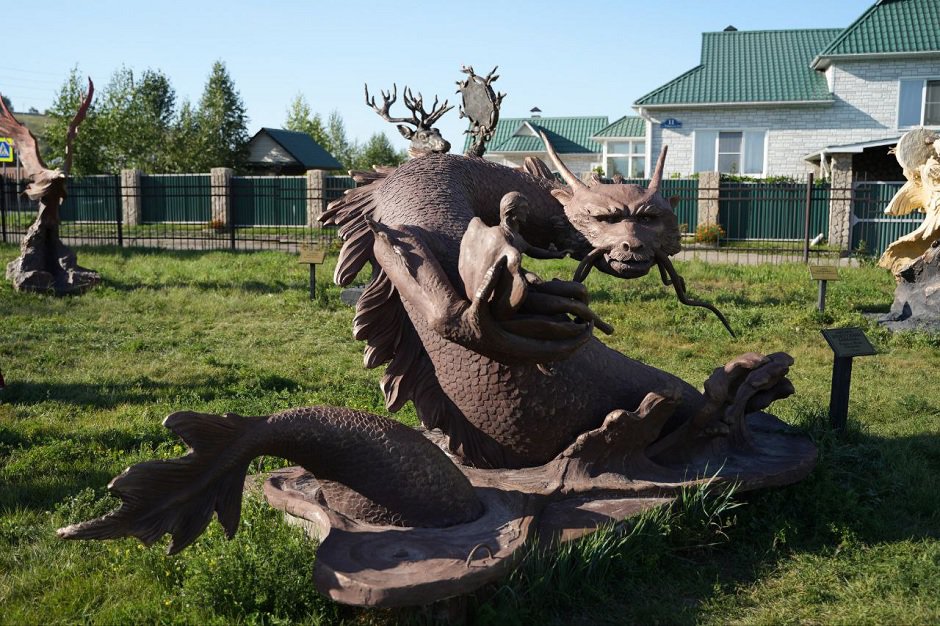 Скульптура с фестиваля в Свирске. Фото из телеграм-канала #кобзевнасвязи Скульптура с фестиваля в Свирске. Фото из телеграм-канала #кобзевнасвязи