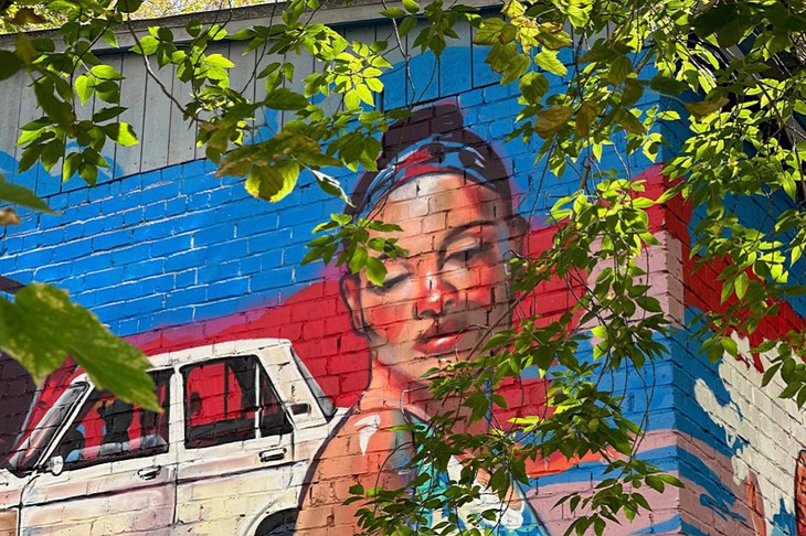 Мурал «Коробка». Фото из телеграм-канала «Голос улиц»