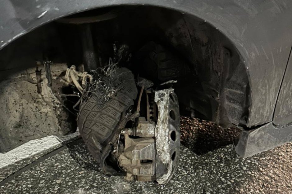 Поврежденное колесо. Фото пресс-службы ГУ МВД России по Иркутской области Поврежденное колесо. Фото пресс-службы ГУ МВД России по Иркутской области