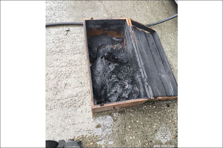 Сгоревший сундук. Фото пресс-службы ГУ МЧС России по Иркутской области