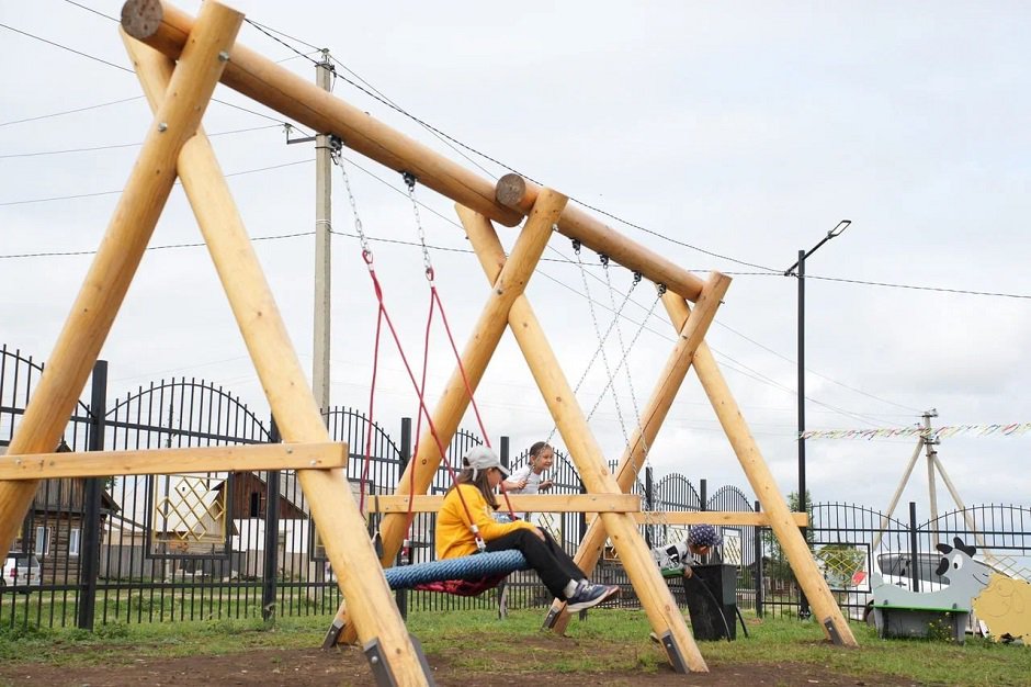 Работы разделили на два проекта: «Благоустройство этнопарка на улице Набережная» и «Своя сцена». Фото пресс-службы администрации Нукутского района