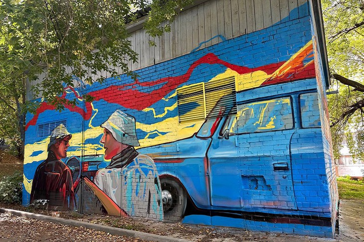 Мурал «Коробка». Фото из телеграм-канала «Голос улиц»