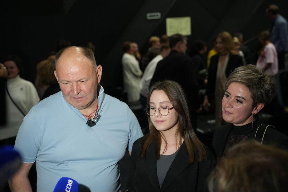 Юрий Козлов и героини фильма Юрий Козлов и героини фильма