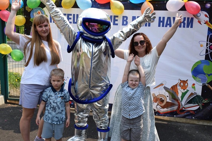 Также на средства проекта купили ростовую куклу «Космонавт». Фото предоставлено Светланой Ильясовой