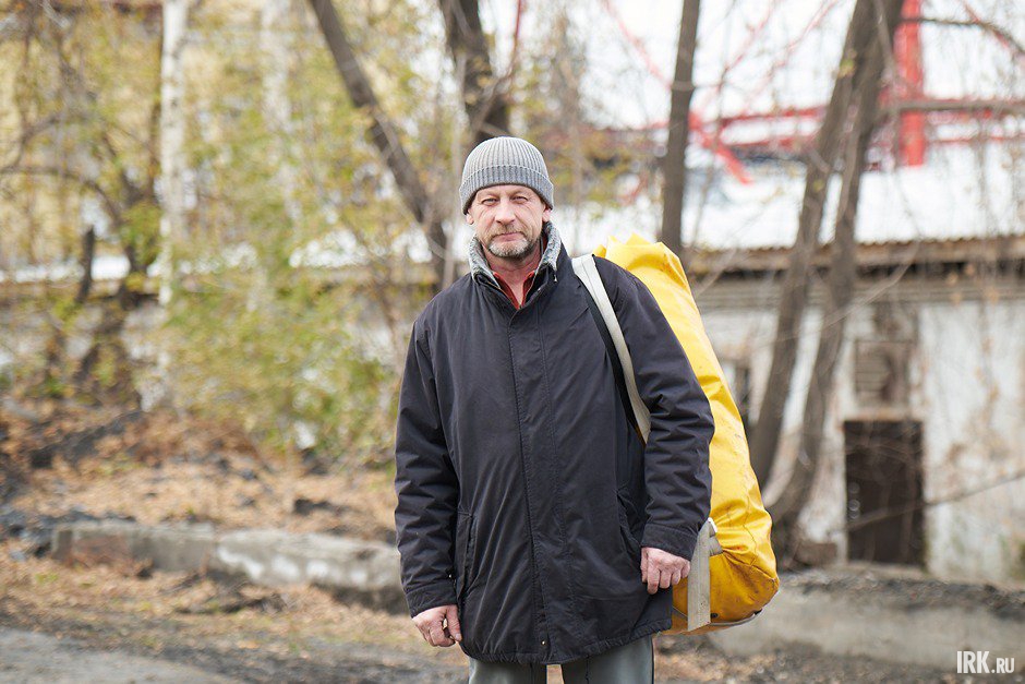 Сотрудник, который периодически поднимается на башню