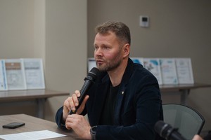 Директор по медицинской части Вячеслав Бурий. Фото А. Головщикова