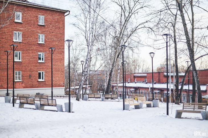 Когда-то между домами №21 и 23 на Постышева был пустырь