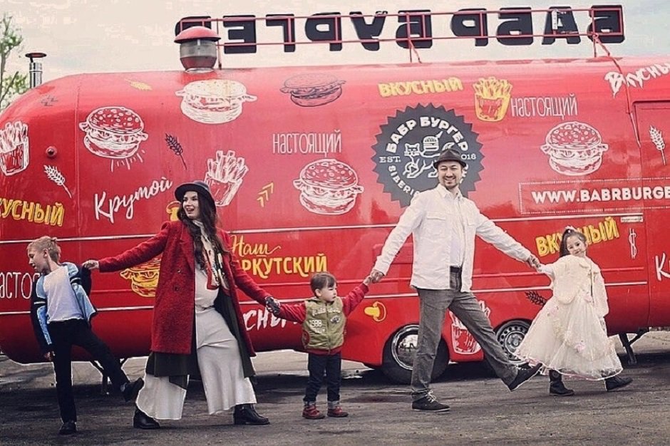 Сейчас в семье пятеро детей — три сына и две дочери