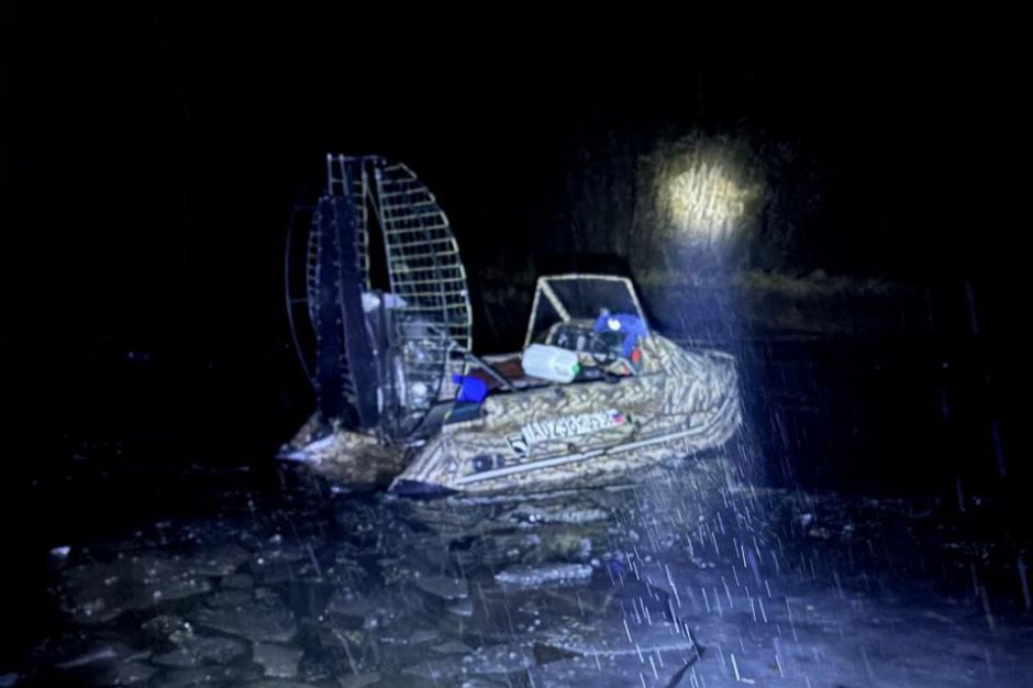 Лодка. Фото предоставлены специалистами пожарно-спасательной службы Иркутской области Лодка. Фото предоставлены специалистами пожарно-спасательной службы Иркутской области