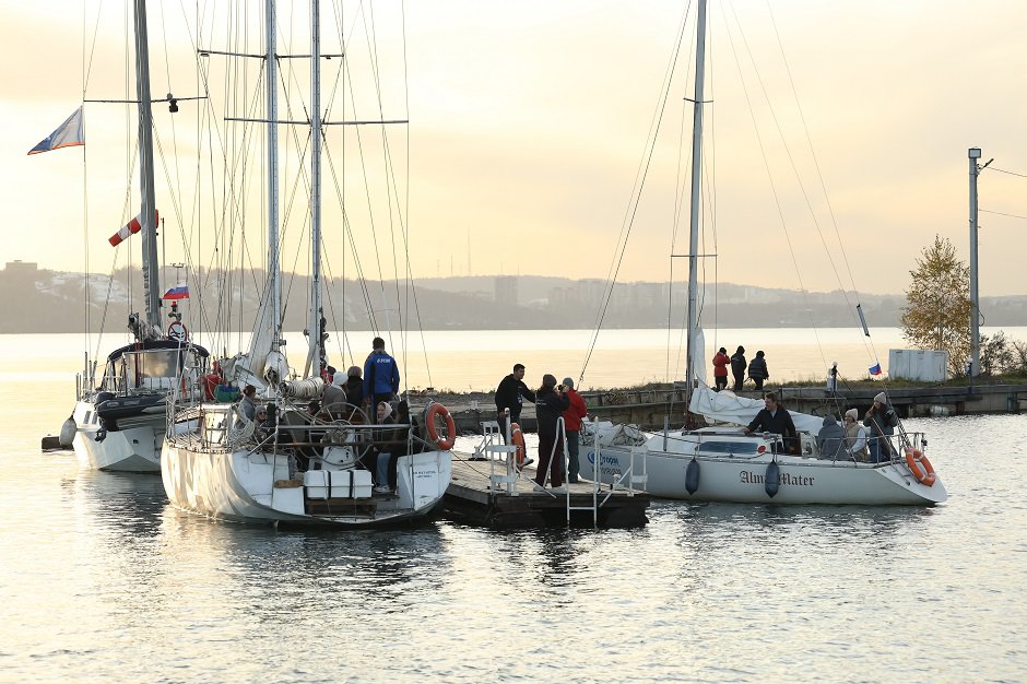 В день парусной регаты светило солнце