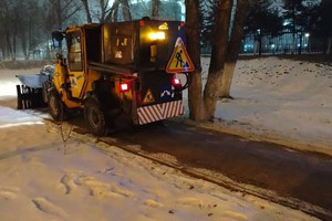 Работы по отчистке снега. Фото пресс-службы администрации Иркутска