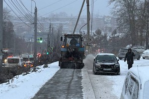 Работы по отчистке снега. Фото пресс-службы администрации Иркутска