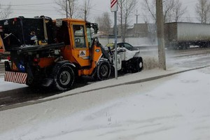 Работы по отчистке снега. Фото пресс-службы администрации Иркутска