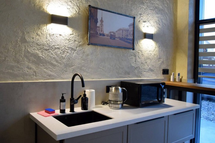 В павильоне появились чайник и микроволновка. Фото из телеграм-канала мэра АГО Сергея Петрова