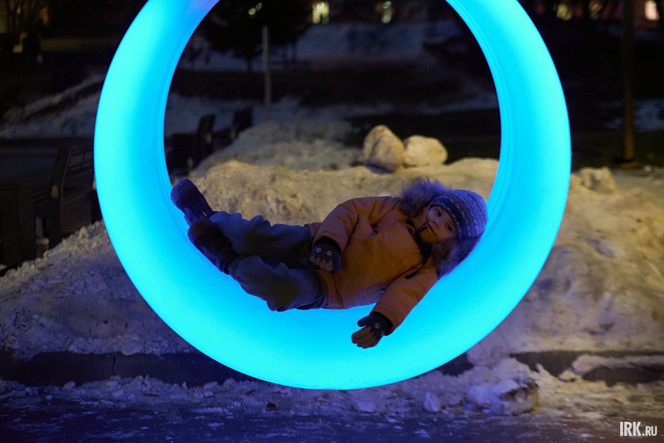 Светящиеся качели