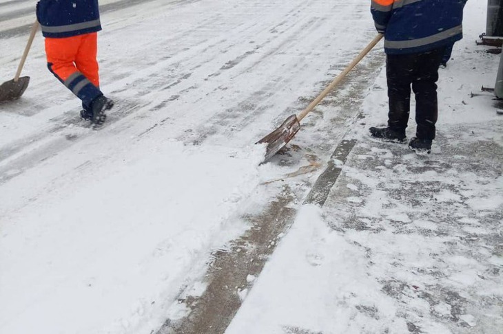 Работы по отчистке снега. Фото пресс-службы администрации Иркутска