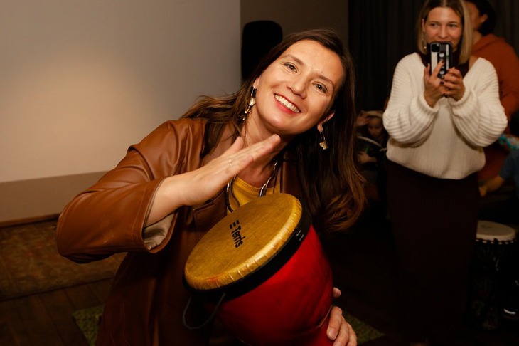 Она проводит благотворительные мастер-классы и участвует в образовательных лекциях