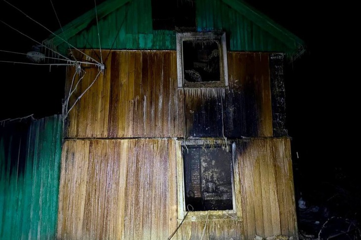 Сгоревший дом. Фото пресс-службы СУ СКР по региону