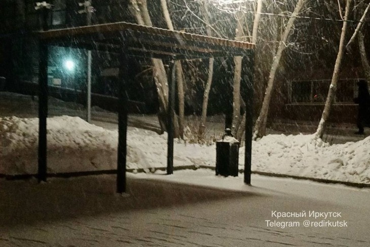 Пропавшие качели на бульваре Постышева. Фото из телеграм-канала «Красный Иркутск»