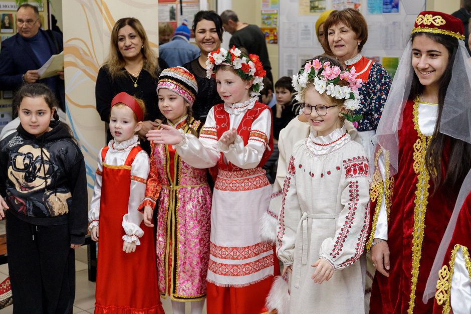 Дети на празднике. Фото Александра Новикова