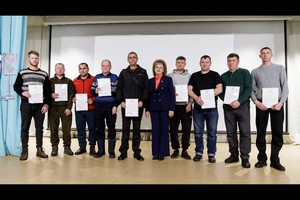 Участники конкурса и депутат Заксобрания Иркутской области Галина Кудрявцева. Фото Александра Новикова