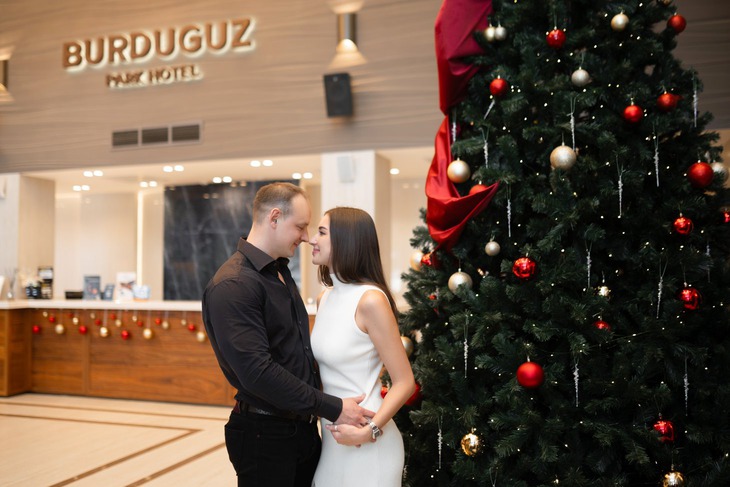 В стоимость входят завтраки и развлекательная программа в первый день 2026 года