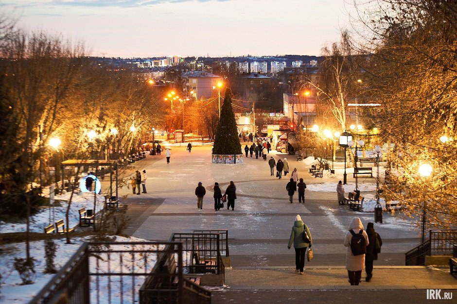 Взрослый декабрь — это зачастую усталость, рабочие дедлайны, финансовые обязательства и вынужденная социальная активность