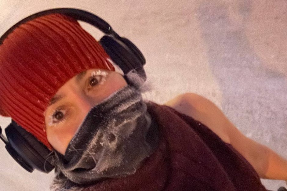 Спортсменка во время пробежки. Фото из телеграм-канала «Моржи Иркутска и Байкала»