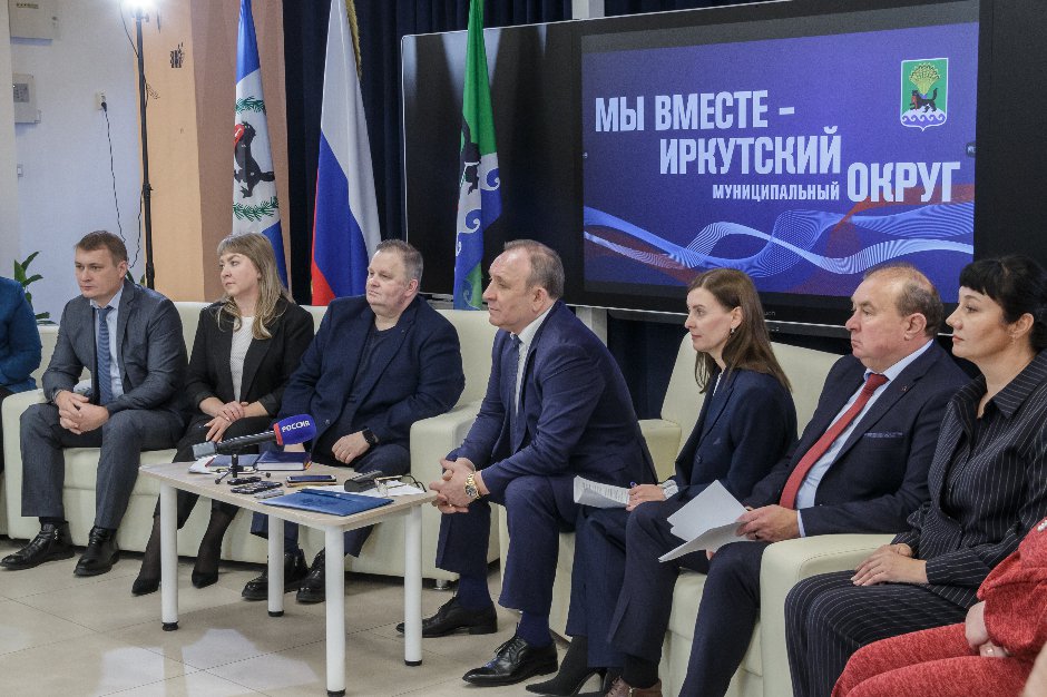 Такой формат пресс-конференции выбрали, чтобы ни один вопрос не остался без компетентного ответа Такой формат пресс-конференции выбрали, чтобы ни один вопрос не остался без компетентного ответа