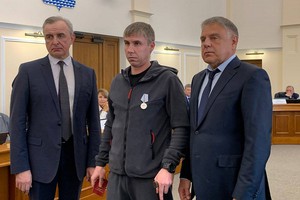 Награжденный военнослужащий. Фото из телеграм-канала Сергея Петрова