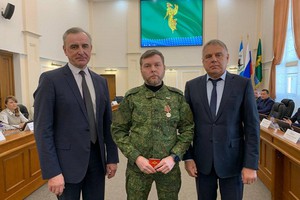 Награжденный военнослужащий. Фото из телеграм-канала Сергея Петрова