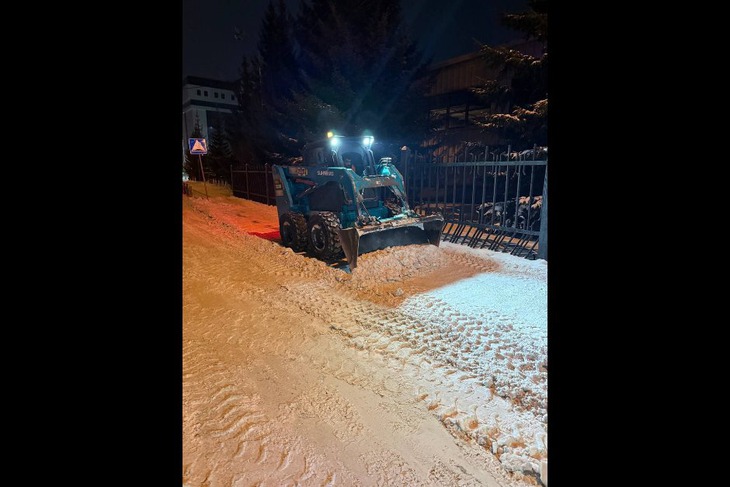 Уборка снега. Фото пресс-службы мэрии города