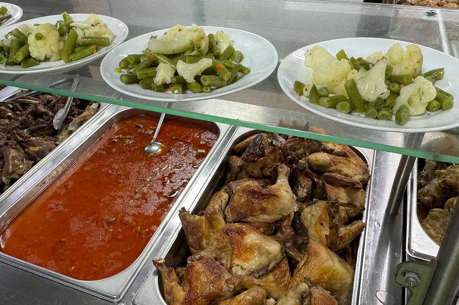 Работникам предлагают разнообразное меню