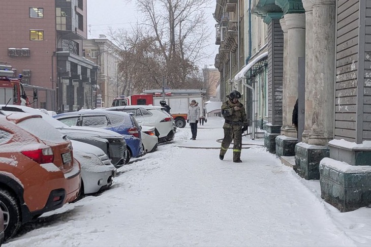 Сотрудник МЧС. Фото Никиты Грабовецкого, IRK.ru