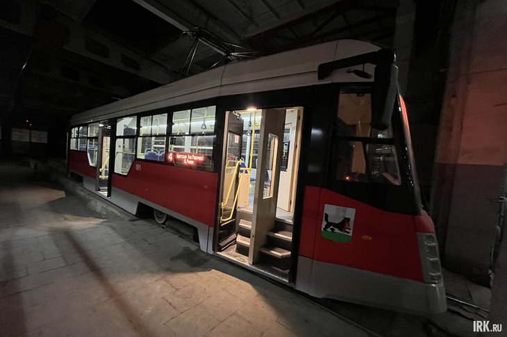 Вагон трамвая в гараже