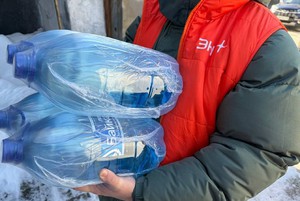 Жителям доставляют бутилированную воду