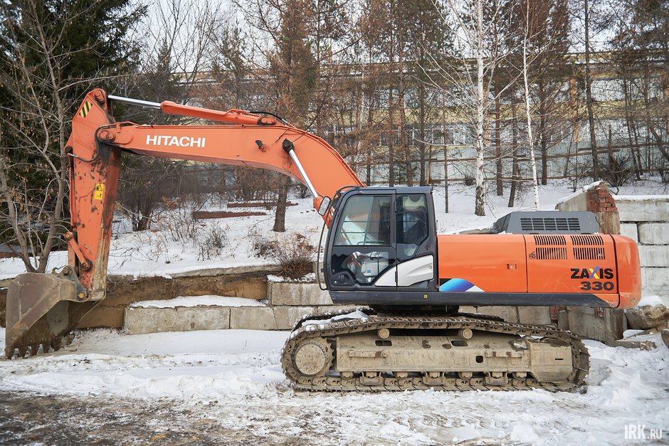 Местные жители, со своей стороны, считают, что подпорная стена не поможет