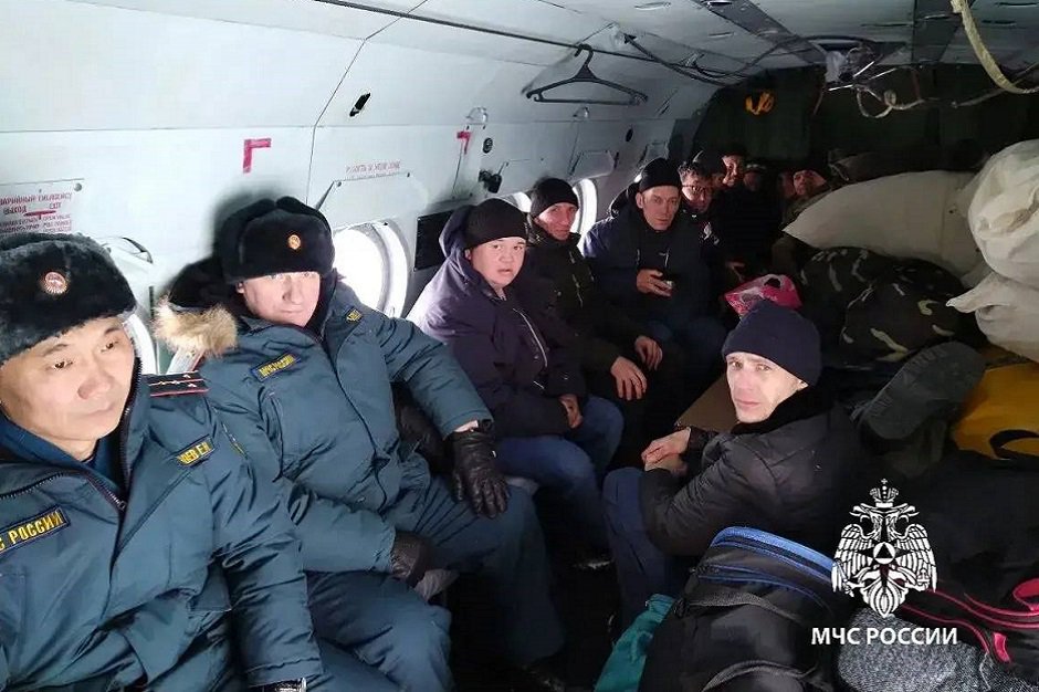 Технические специалисты. Фото пресс-службы ГУ МЧС России по Иркутской области