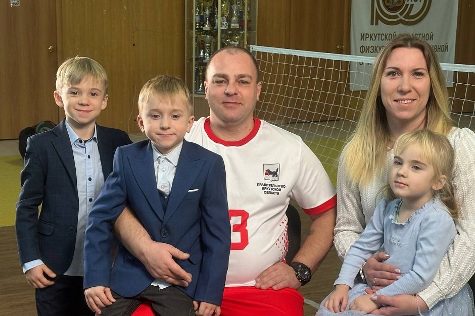 Владимир с женой и детьми