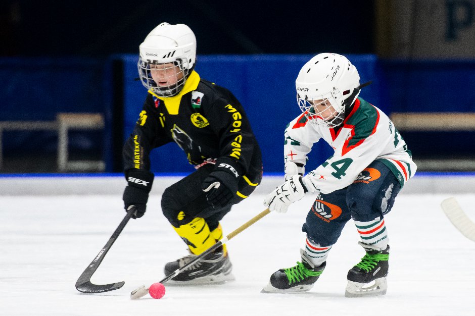 Первые два года малыши занимаются исключительно техникой катания