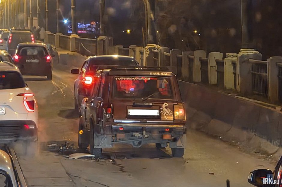 Авария на Глазковском мосту. Фото Екатерины Андреевой Авария на Глазковском мосту. Фото Екатерины Андреевой