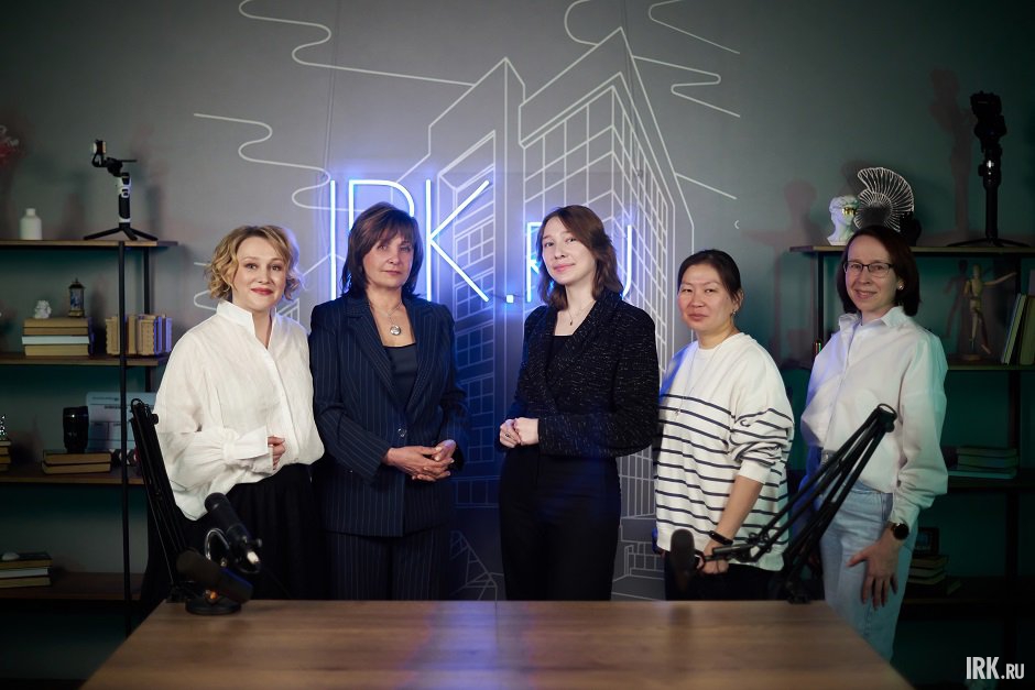 Ведущие и гостья подкаста «Голоса города» Ведущие и гостья подкаста «Голоса города»