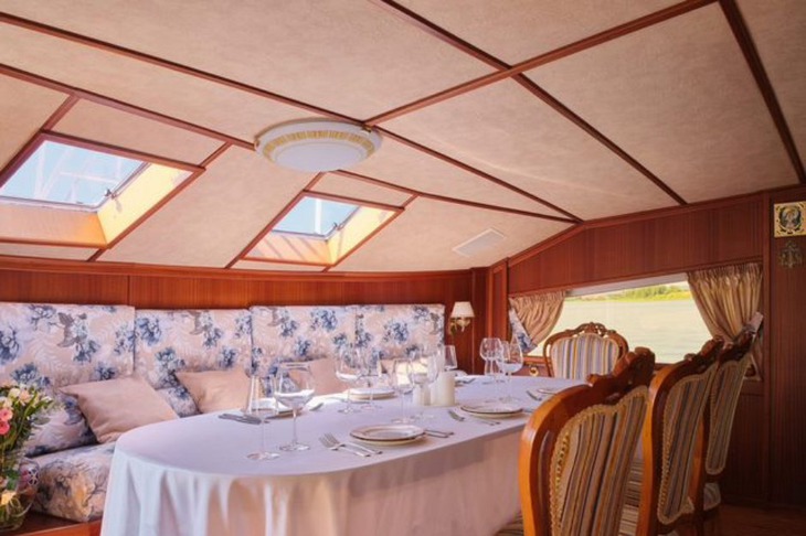 Внутреннее помещение судна. Фото от агрегатора