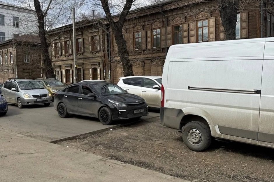 Проблемный участок дороги на Дзержинского. Фото Полины Калиниченко