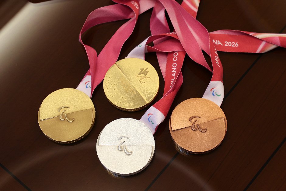 Медали. Фото пресс-службы правительства Иркутской области