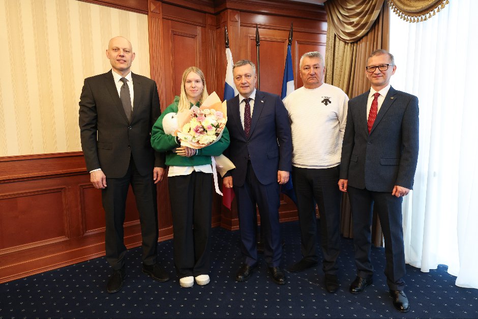 Встреча прошла в аэропорту Иркутска. Фото пресс-службы правительства Иркутской области