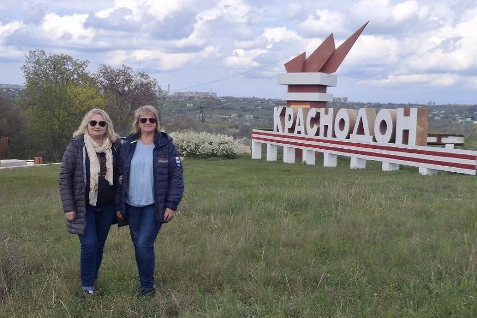 Для Светланы и Елены Краснодон — место, с которым связана личная глубокая история